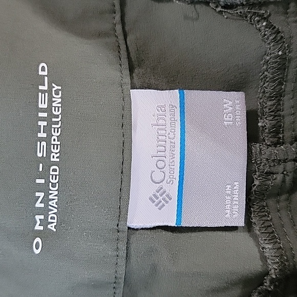Columbia Women's Omni-Shield Convertible Pants, Green, Size 16W, Pre-owned EUC - Picture 2 of 13